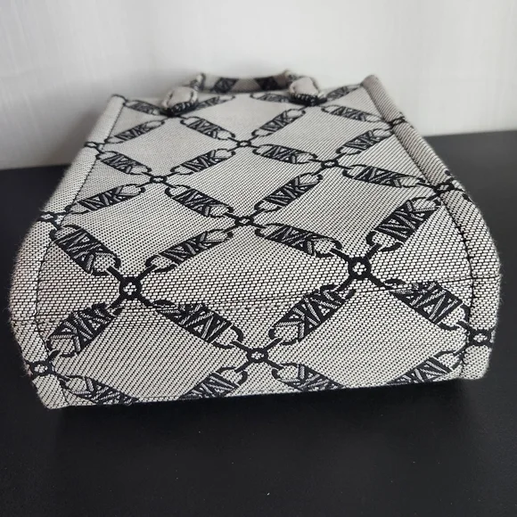 MICHAEL KORS Extra Small Gigi Crossbody NWOT - Picture 4 of 7